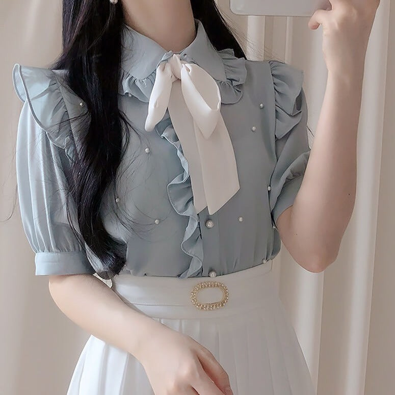星を眺めるブラウス