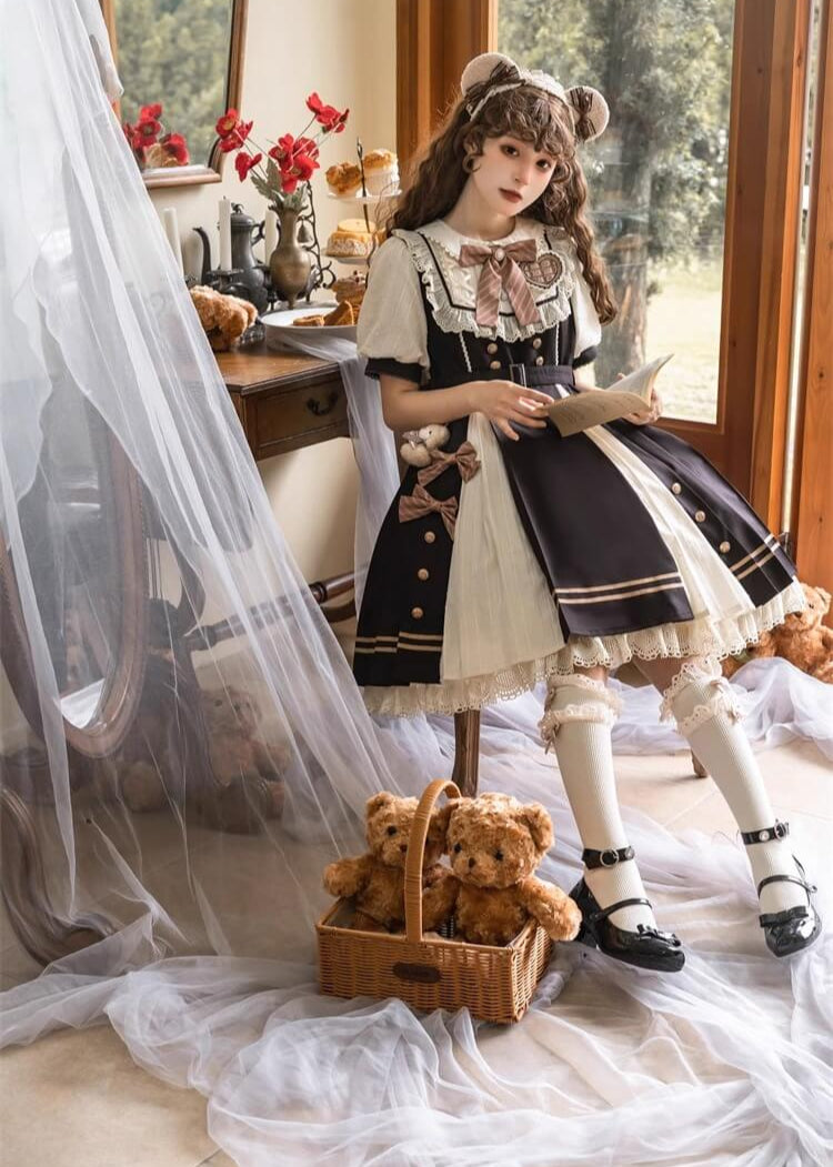 物語を紡ぐリボンとくまのワンピース