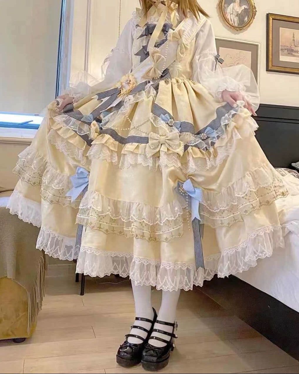 イエロー