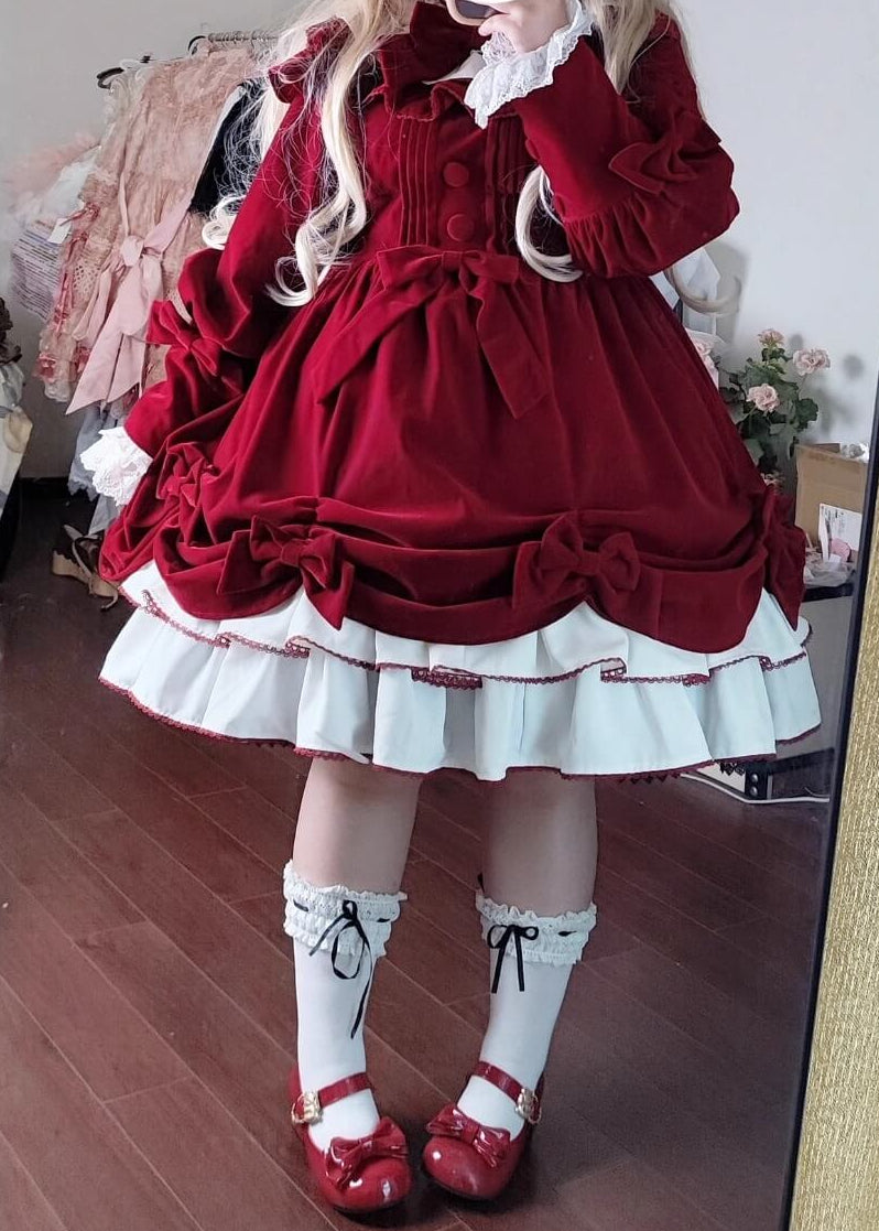 夢を運ぶ深紅のベルベットワンピース