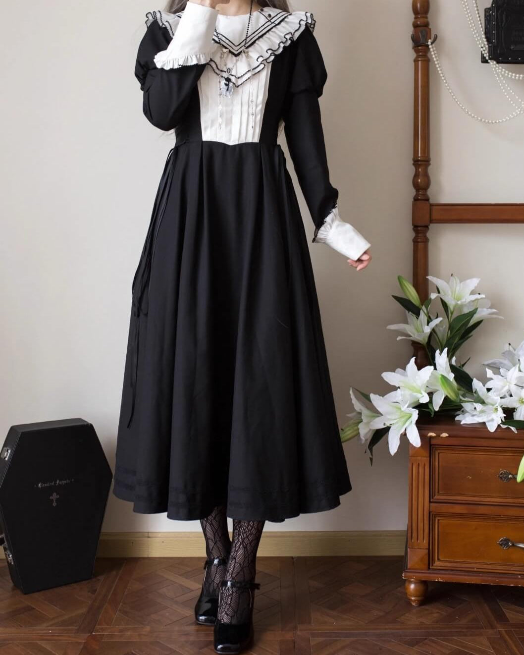 【2点セット】秘密の花園へ誘う漆黒のワンピース