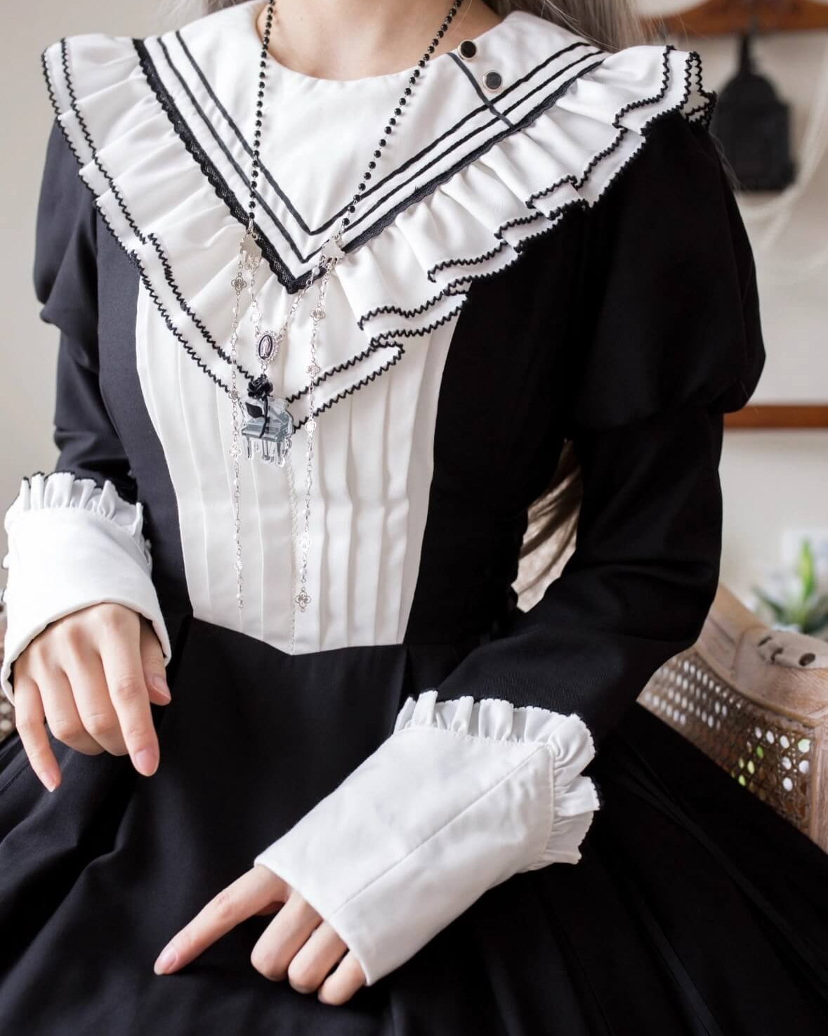 【2点セット】秘密の花園へ誘う漆黒のワンピース